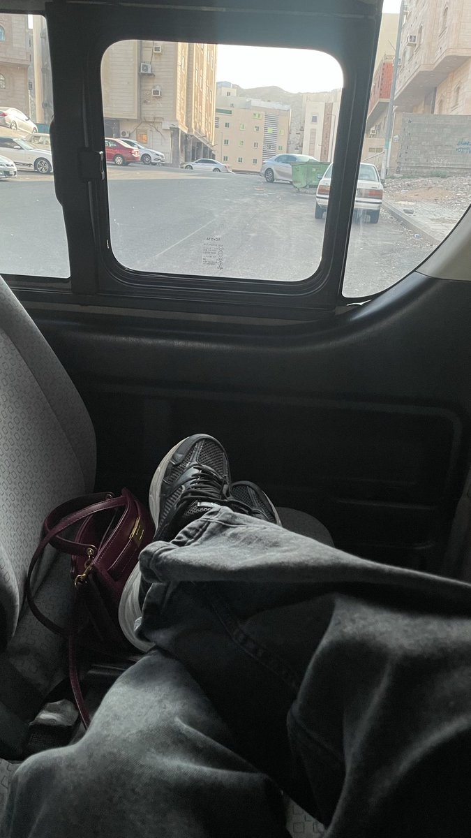 وبكذا الحمدلله خلصت أول اختبار في مسيرتي الجامعيه راح القليل وبقي الكثر دعوااتكم