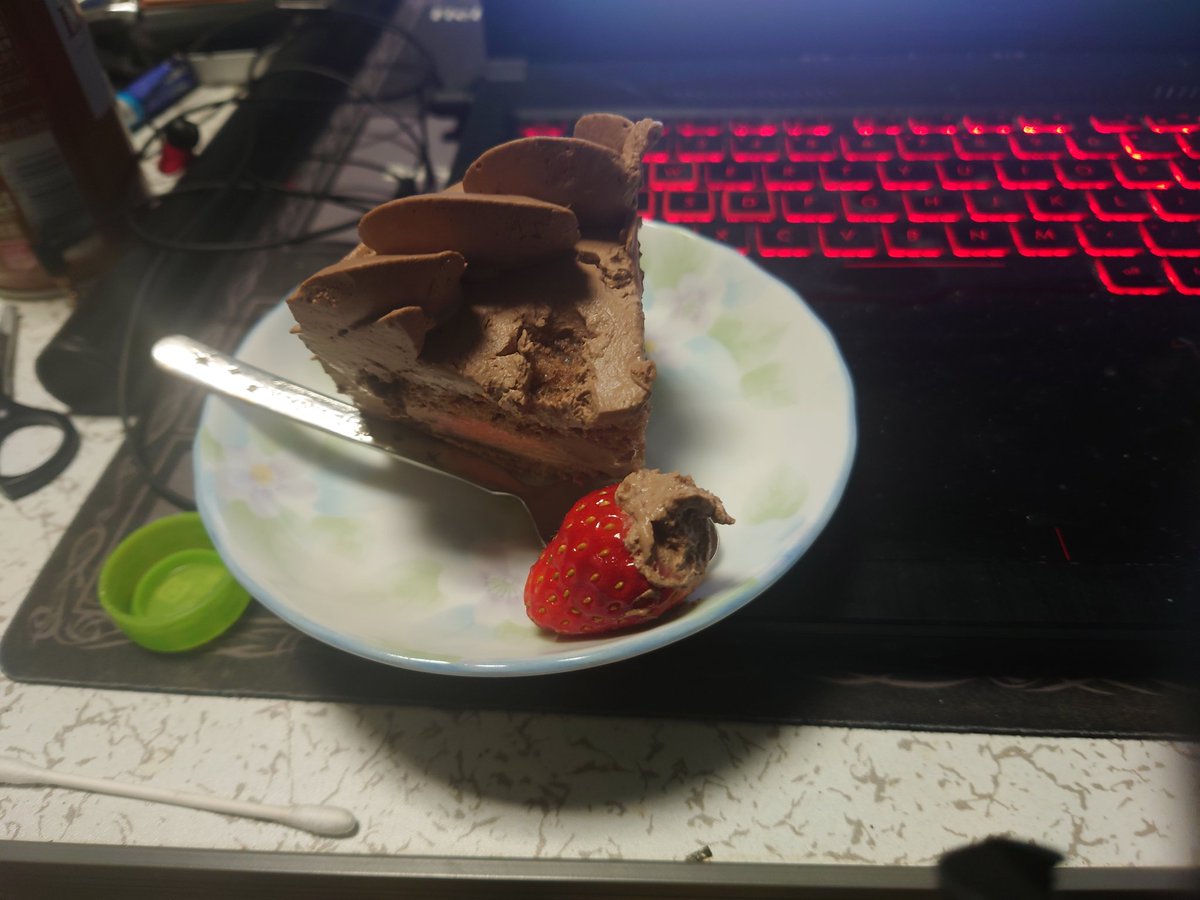 妹夫婦のケーキ屋さんからケーキをいただきました
