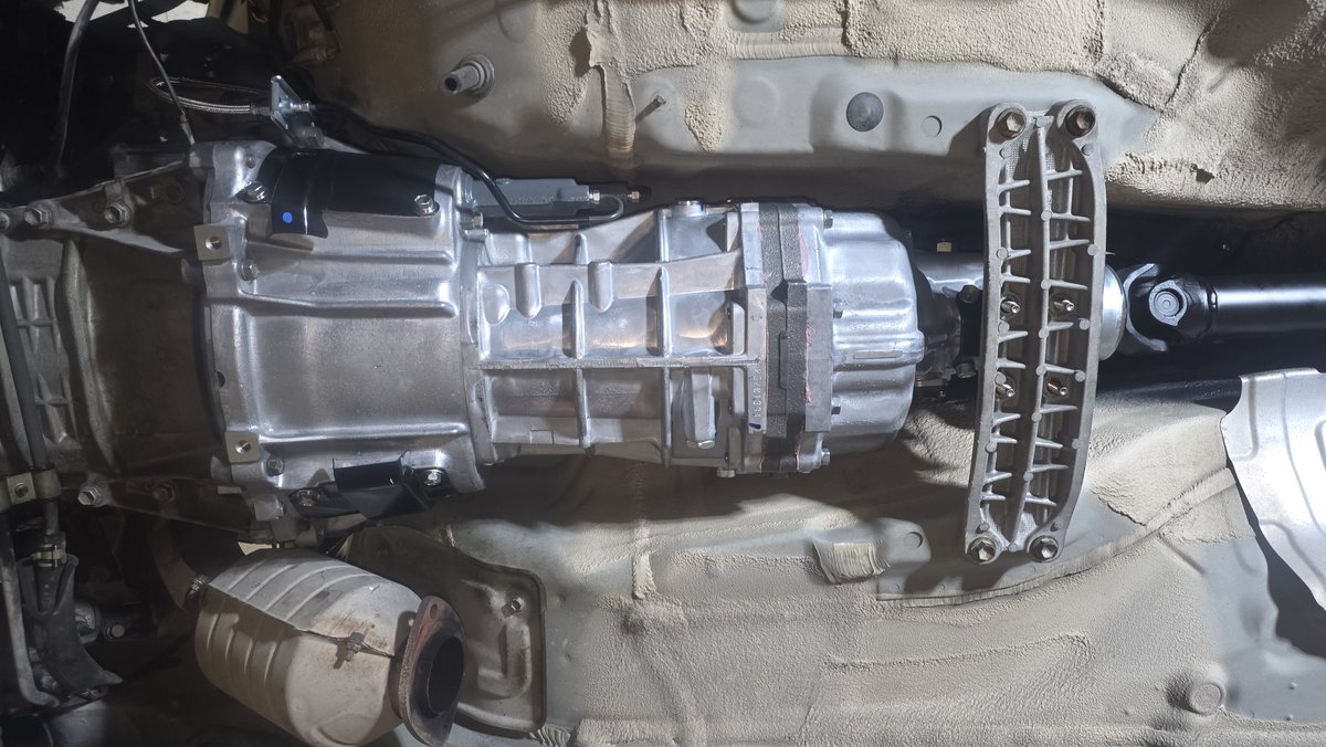 ま*い様 jzs171リアメンバー またまたJZS171クラウン5MT載せ替え完了🙌 前回と内装色も同じだけど