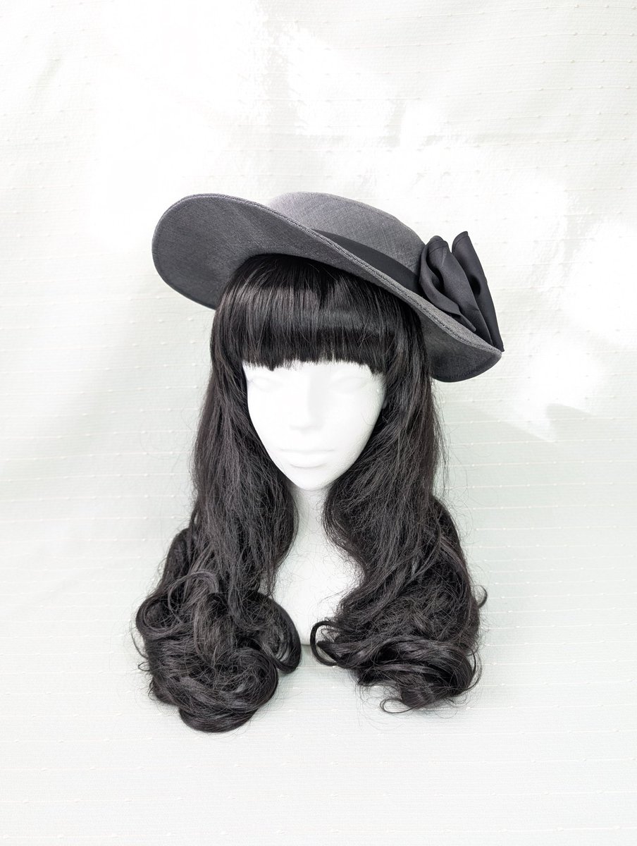 グレーの プチプルルーズとディスクキャノチエ どちらも波打つブリムが