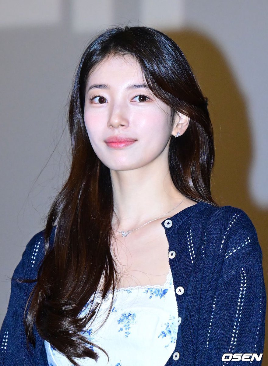 sutozykki's tweet image. 누가 내 수지님 턱 이상하게 깎아놨지요 피부도 ,,,