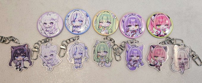 예쁜 아크릴 굿즈는 길빛 @Gil_b11 에서 제작했습니다♡ (뱃지는 타 업체입니다!)
제작기간도 빠르고 저렴한 가격에 양면프린팅이 되는 게 너무 좋아요!
추천합니다 👍👍
사진실력이 구려서 죄송합니다 실물이 진짜이뻐요... 