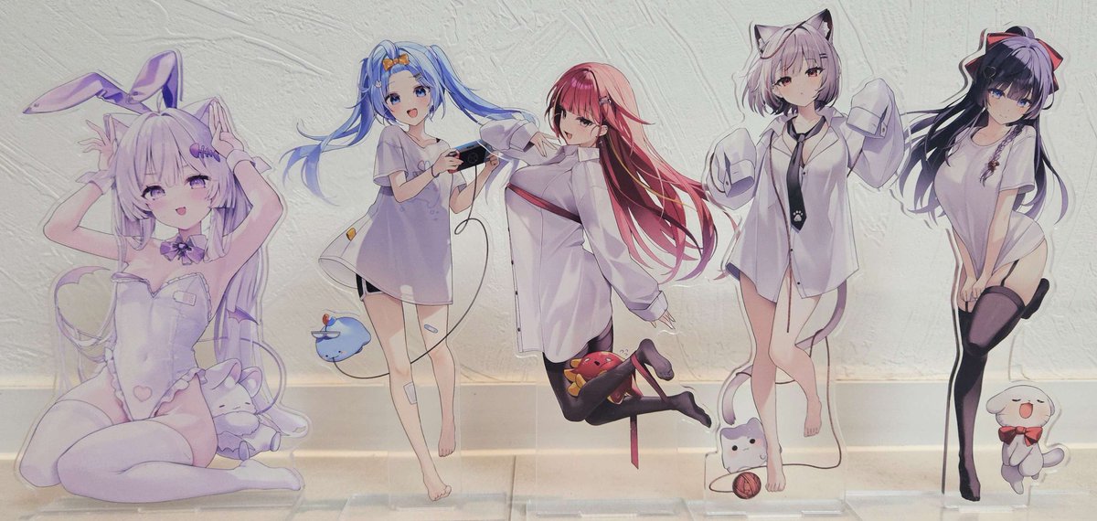 예쁜 아크릴 굿즈는 길빛 @Gil_b11 에서 제작했습니다♡ (뱃지는 타 업체입니다!)
제작기간도 빠르고 저렴한 가격에 양면프린팅이 되는 게 너무 좋아요!
추천합니다 👍👍
사진실력이 구려서 죄송합니다 실물이 진짜이뻐요... 