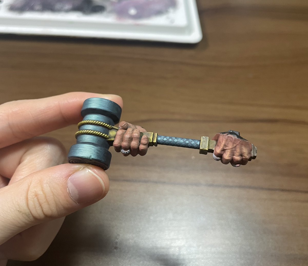 塗るの難しそうで塗ってなかったハンマーに、やっと手をつけた。