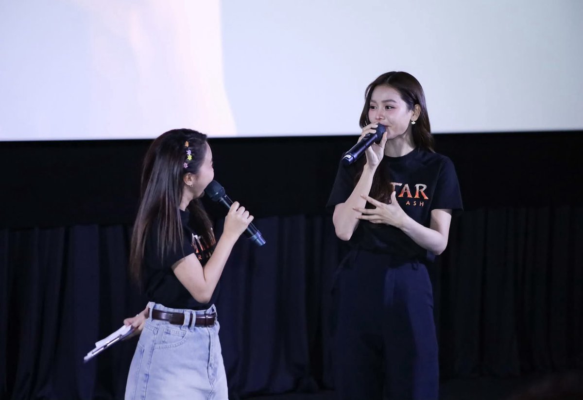 Blyth_Mini's tweet image. วันนี้อบอุ่นไปด้วยความรักของพี่ๆปลาสวาย พี้ๆบอกว่าเมื่อวานก็มีอีเว้นพี่ฟ้าเลิกดึก วันนี้เช้าก็ยังมาซัพพอร์ตพี่ฟ้ากัน  ถึงเวลากิจกรรมในโรงไม่เยอะ แต่ความรักล้นเอ่อมาก ไว้เจอกันวันที่4 อีกรอบนะคะกับอิงล็อต สนุกแน่ๆ อิอิ #AvatarFireAndAshTHxENGFA