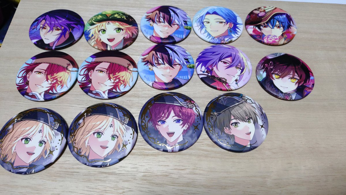 6周年缶バッジはやっとクロエを引けたのでコンプリート！4個しか買って