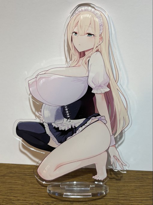 メイドさんのアクリルフィギュア届きました!(再アップ)

イラストよりは色が若干薄めになりましたが、品質等は問題なく仕上がっているかと!

お楽しみにです☺️🙌✨ 