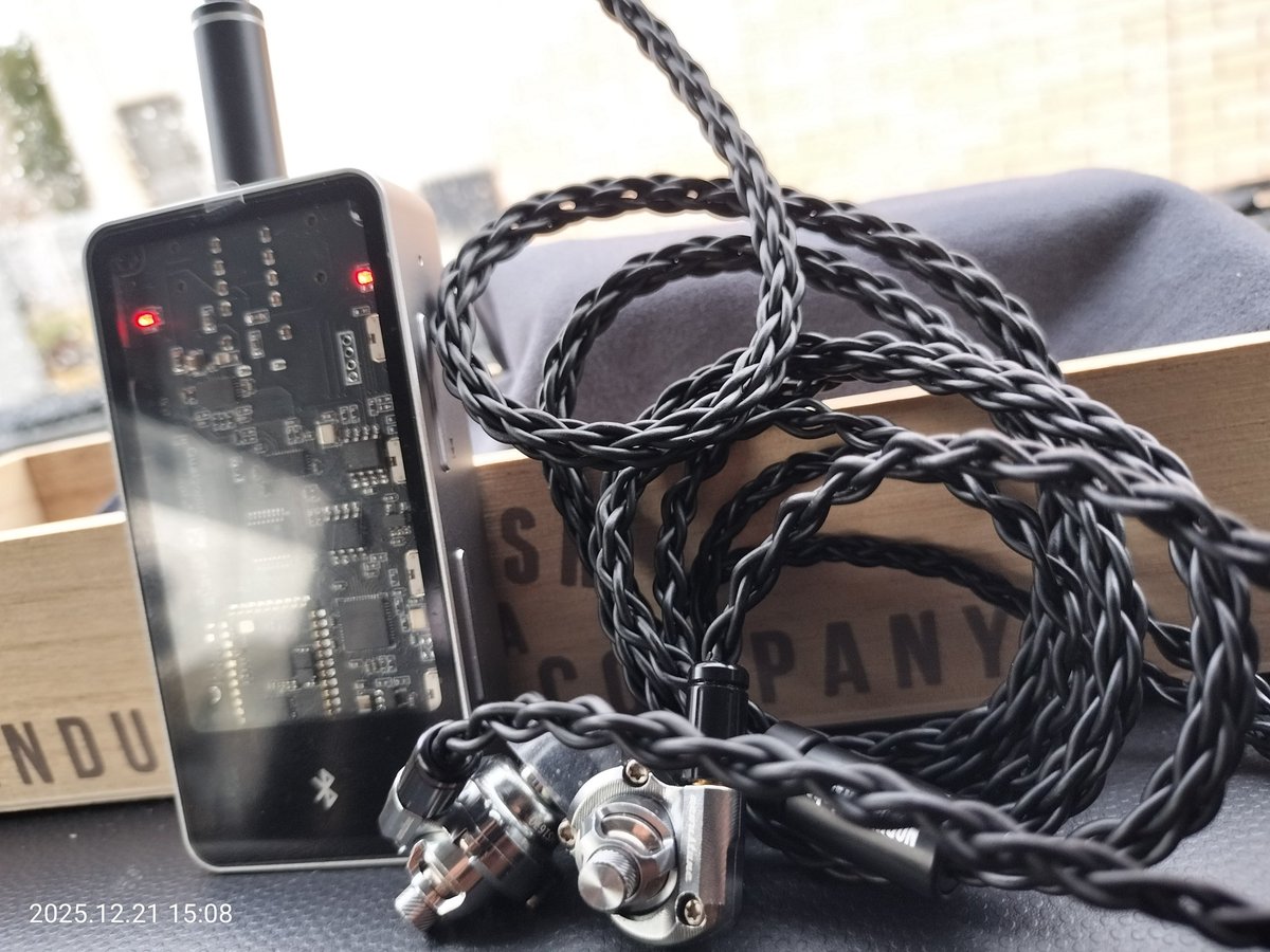 hei_bon_p's tweet photo. #Acoustune #HS1670SS
#MUSE_HiFi #M4
#NOBUNAGA_Labs #瑞鳳_颯
HS1670なんて2018年発売みたいだけど今でも好き過ぎる♡
とか言いながら...買う⇨売る⇨買う⇨売る⇨買う⇨売る⇨買う👈イマココ https://t.co/On76zdYB4j