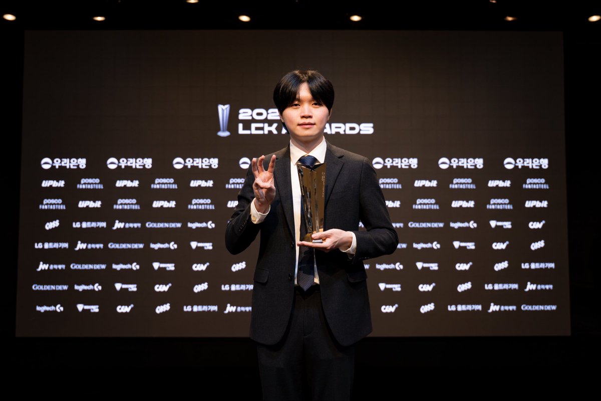 그래그래 우리 오메가몬 상 받았네?
아이 잘했다 멋지다 최고다~~~