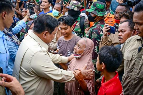 Gotong royong penanganan bencana di Aceh, Sumbar dan Sumut. 

#PrabowoBerjuangDemiRakyat
#PemerintahTNIPolriKompakTanganiBencana
#PendampingDesaPeduliBencana
#SeluruhElemenBangsaBekerjaSama
#MariSalingBantuJagaDanSalingDukung

<a href="/prabowo/">Prabowo Subianto</a>
<a href="/YandriSusanto/">Yandri Susanto</a>
<a href="/ArizaPatria/">Ariza Patria</a>
<a href="/KerjaSeskabRI/">Letkol Teddy Indra Wijaya</a>