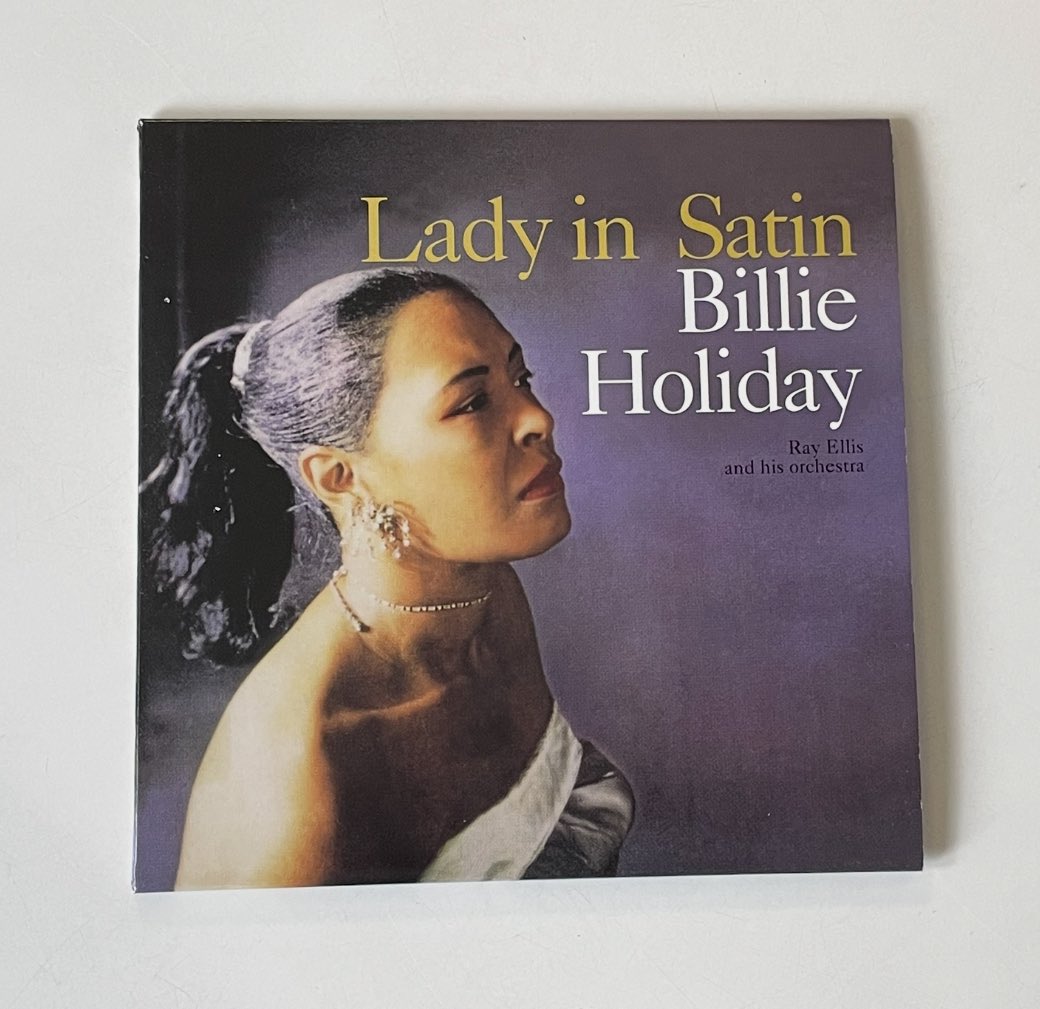 Billie Holiday /Lady in Satin(58)

Lady Day晩年の名盤。

確かにアルコールとクスリによって彼女の声の衰えは顕著だが、それを超えて伝わってくる不屈の歌魂？に感動🥲

レイ・エリスのストリングスアレンジは指名を受けただけあって、彼女の歌にしっかり寄り添って素晴らしい出来。