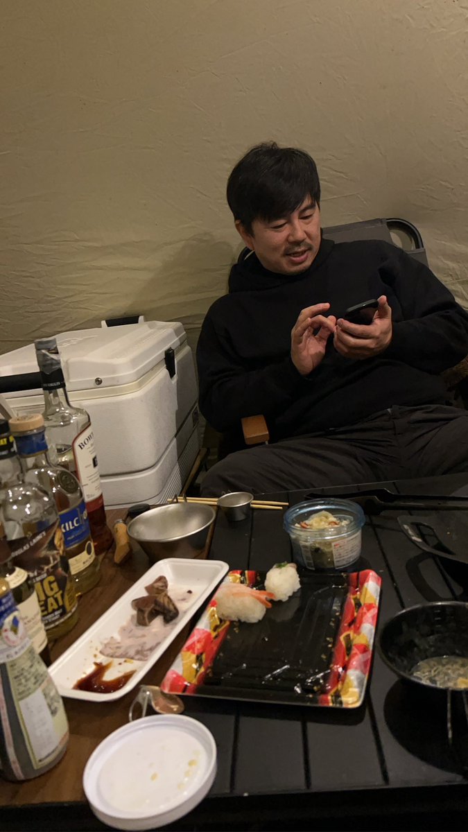 ks59611484's tweet photo. そう言えばこないだサウスヒルズ行った思い出を残すのを忘れてたわ！
今回は2人でグルキャン⛺️
私のテントは強風で破損したので、後輩のテントで酒盛りさせて頂きました‼️ https://t.co/ETnhDV7OOX