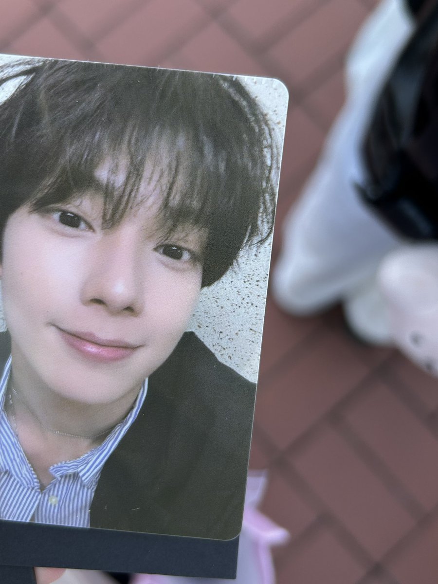 09171230__'s tweet photo. 립우 팬미팅 럭드교환구해용
저:왼쪽
😇:오른쪽
현장거래가능 https://t.co/W2xcbcVl21