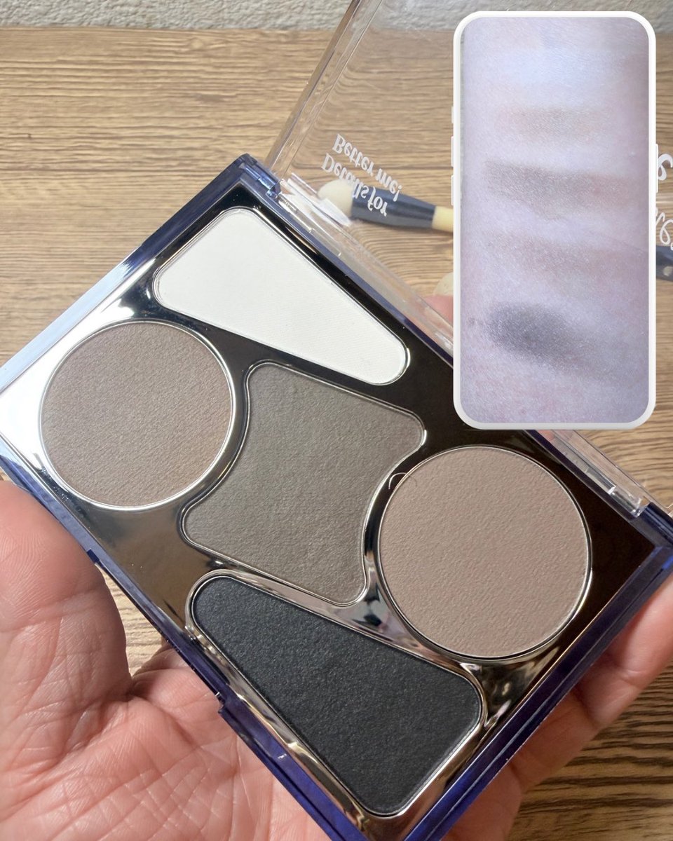 ヘアアイテムが人気のodidのヘアライン特化型コンシーラーパレットが便利すぎた🫶

油分除去パウダーとジェルのようなもっちりカラー！髪色に合わせ調合できるからナチュラルにカバーできるよ💗

#PR #ODID #オーディッド #おうちケア #ヘアオイル #ヘアケア #パウダルームプレゼント