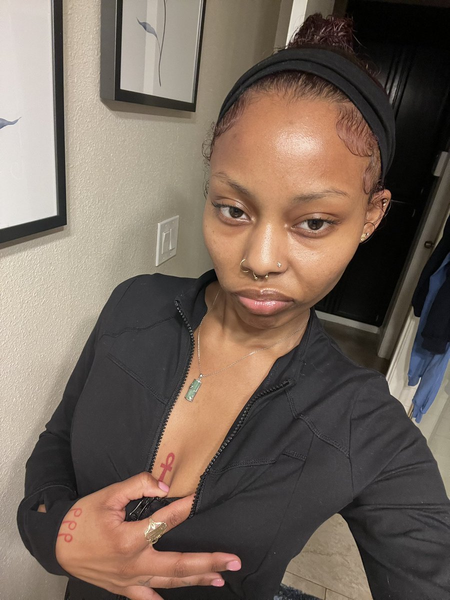 laybae2x's tweet image. attached 2 nothing, connected 2 everything ❤️‍🔥