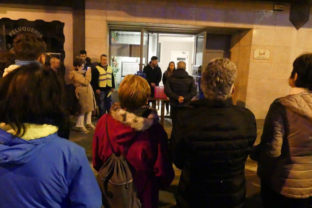 <a href="/AmagoiaL/">Amagoia L. de Larruzea Zarate</a> #MJJM25 Gernikako MARIJESIAK. 2025-12-21. Seigarren eguna, domekea: SANTA LUZIA - LURGORRI. 2.doinua "Jesukristo”. 137 kopla. 109 lagun. 4:00 - 5:55. 5,01 km. 12°. Aterri – Epel antzean. Bakarlariak: Denis Azkarate Eizagirre &amp; Iñaki Gonzalez Abadia.