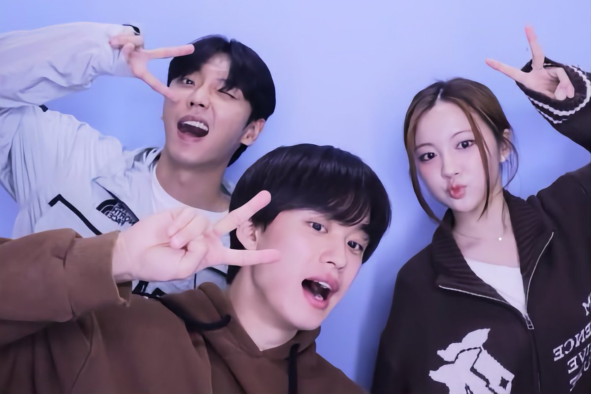 _tribedaloca's tweet photo. Ilkyung &amp; Eson came to Taipei so Jia showed them a good time (and good hotpot!)

#TRI_BE #트라이비 #JIA https://t.co/McdYUR4r3I