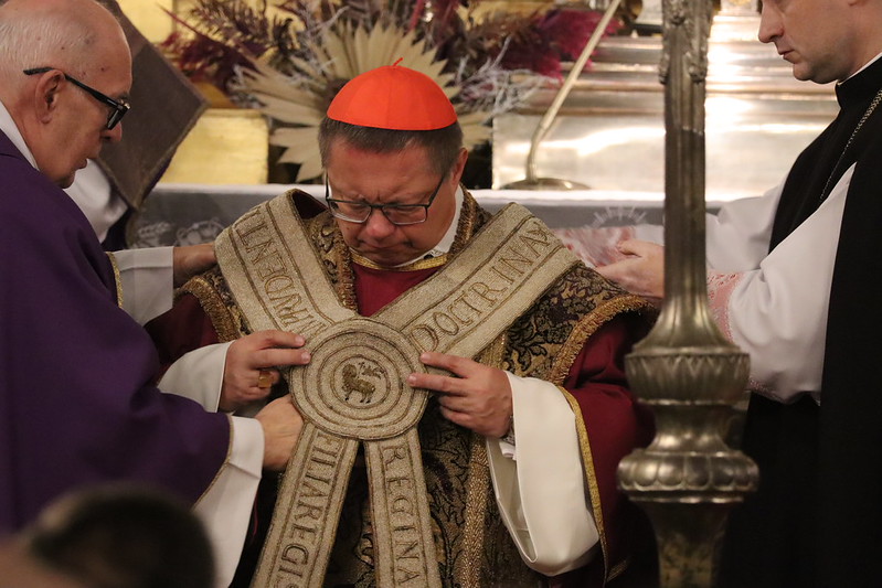 EpiskopatNews's tweet image. W sobotę, 20 grudnia, miał miejsce ingres kard. Grzegorza Rysia, nowego metropolity krakowskiego, do bazyliki archikatedralnej na Wawelu.

#Zdjęcia z uroczystości: flic.kr/s/aHBqjCEiNR
#Relacja: episkopat.pl/doc/239990.Kar…