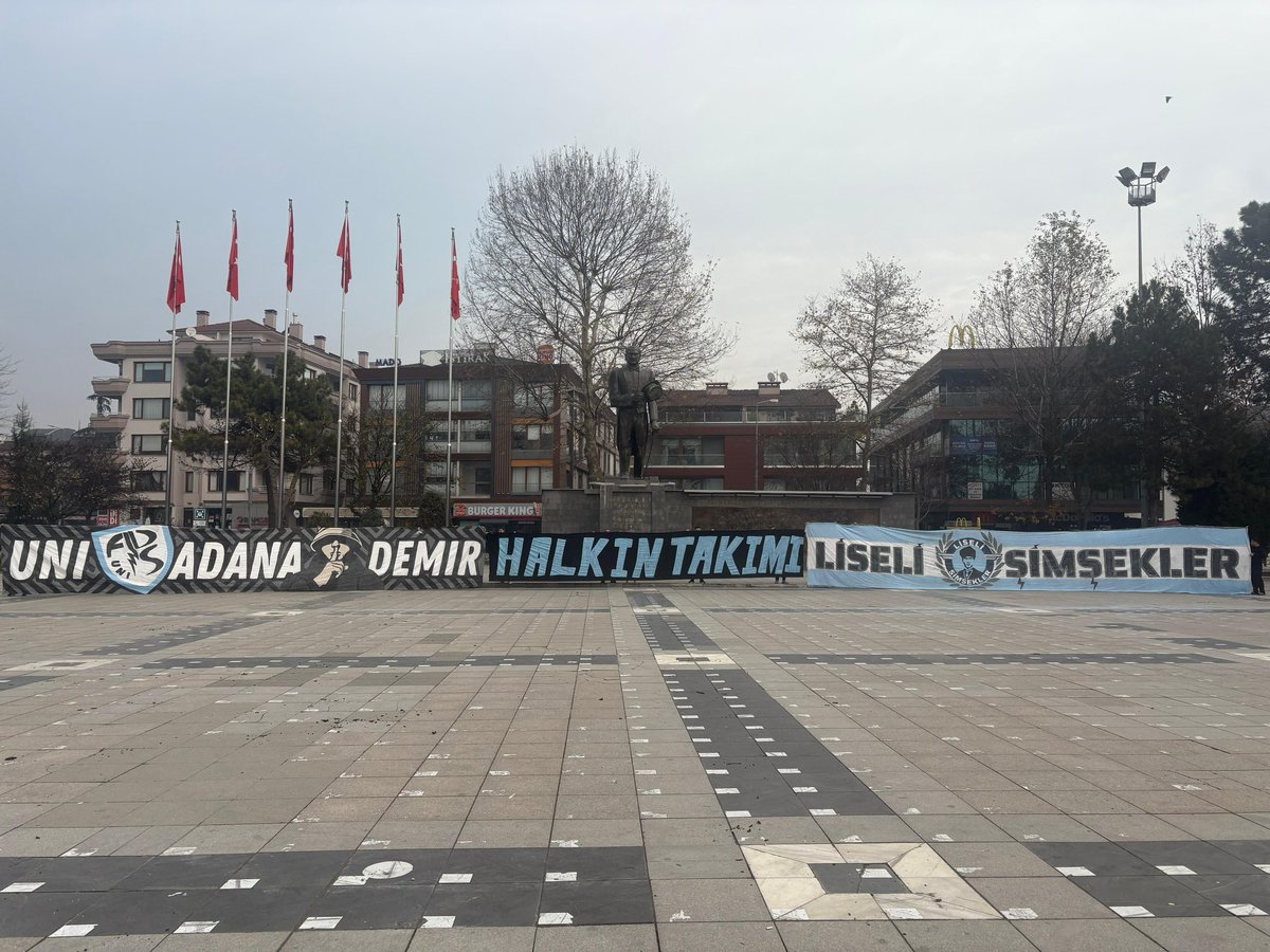 Bir destandır sanki söylenen,
İşte bu kavganın öyküsü.

#YaşasınDemirspor
