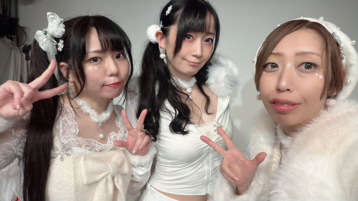 STARDUST CHRiSTMAS
ご来場、ご視聴ありがとうございました🎄🎅

久しぶりの3人の星屑組いかがでしたか？
私たちはめちゃくちゃ楽しかったです☃️👼

アーカイブありますので是非ご覧ください！
youtube.com/live/njvhMuEq5…