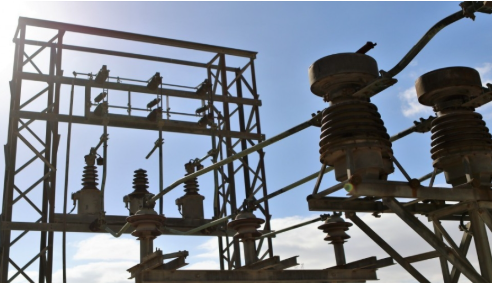 بالأسماء .. فصل التيار الكهربائي عن مناطق في المملكة اليوم 