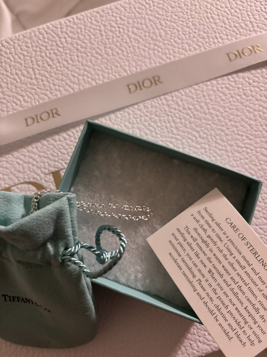 catnip's tweet image. brand new chanel/dior colognes and tiffany &amp;amp; co chain selling for half price 

colognes $100 each

chain $200

msg me to buy