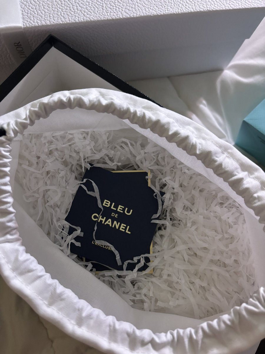 catnip's tweet image. brand new chanel/dior colognes and tiffany &amp;amp; co chain selling for half price 

colognes $100 each

chain $200

msg me to buy