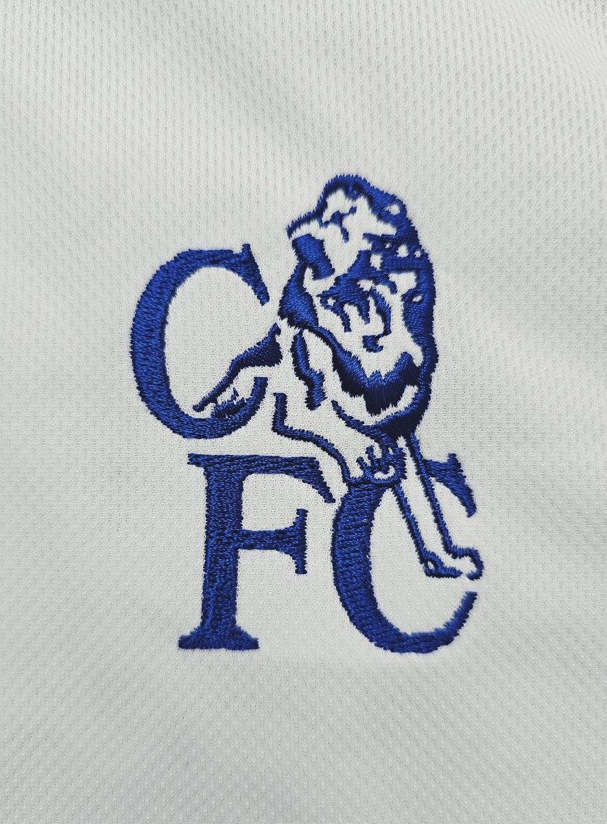 VsKitCorner's tweet image. Delivery Day!

Chelsea 2003/04 Away. 

Brand New With Tags and signed by Frank Lampard, Damien Duff, Eidur Gudjohnsen to name a few. 

This shirt was also worn as the third shirt in the incredible 2004/05 title winning campaign.

#CFC