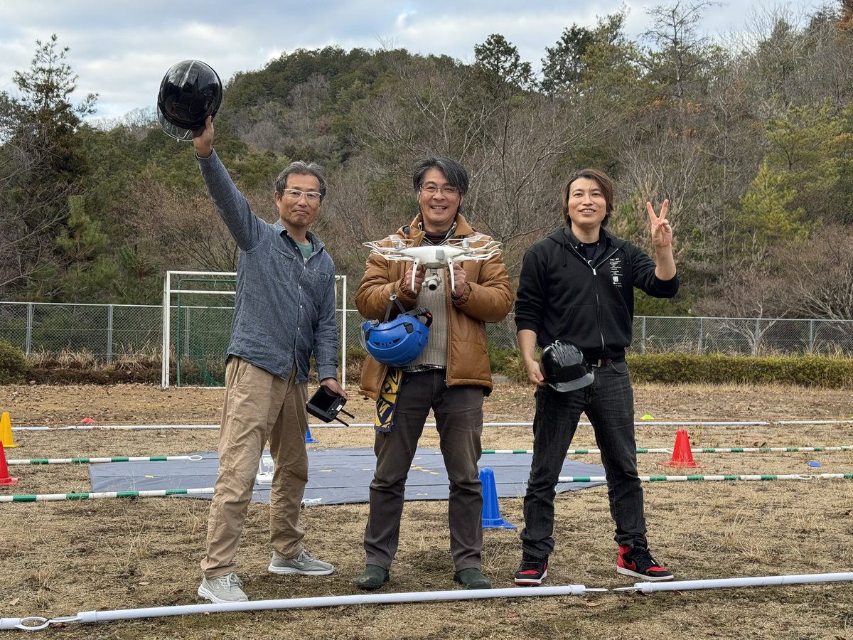 excdinc's tweet photo. (AUTC)先端技術無人航空機トレーニングセンター 関西総本部にて
初の一等無人航空機実地試験の
補助員業務を弊社柏原が担当させていただきました！

初の受験者様はNK合格者と講師の実践的な経験に基づく指導により、
みっちり練習を積んだ後、見事合格されました！
おめでとうございます！

(AUTC)先端技術無人航空機トレーニングセンター 関西総本部
https://t.co/GAn3gpJtSA

AUTC関西総本部代表講師　ワイエムプランニング（YMP）水原康雄　講師
https://t.co/4IunUzDxvp

ワイエムプランニング
https://t.co/hgwBH18Okl

#excd #Drone #AUTC #エクシーディー #ワイエムプランニング #ドローン #無人航空機 #一等無人航空機技能証明 #無人航空機操縦士実地試験