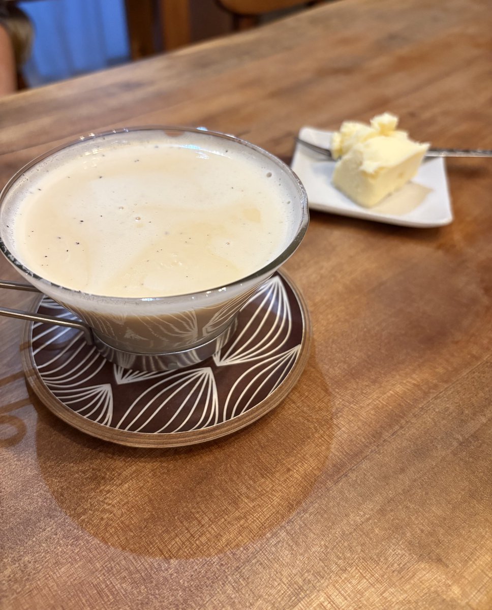 娘とお茶🫖
今日はミルクティーです✨

早くも冬休み突入の娘とのお茶タイム🍵
運動も取り入れていかないと…笑