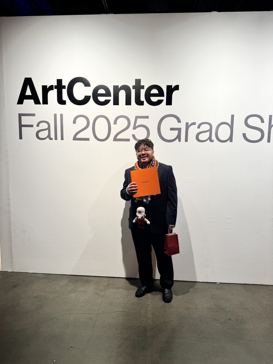 josuesznn's tweet photo. Officially graduated with a BFA in Graphic Design 🎓 https://t.co/EahxjHLYgk