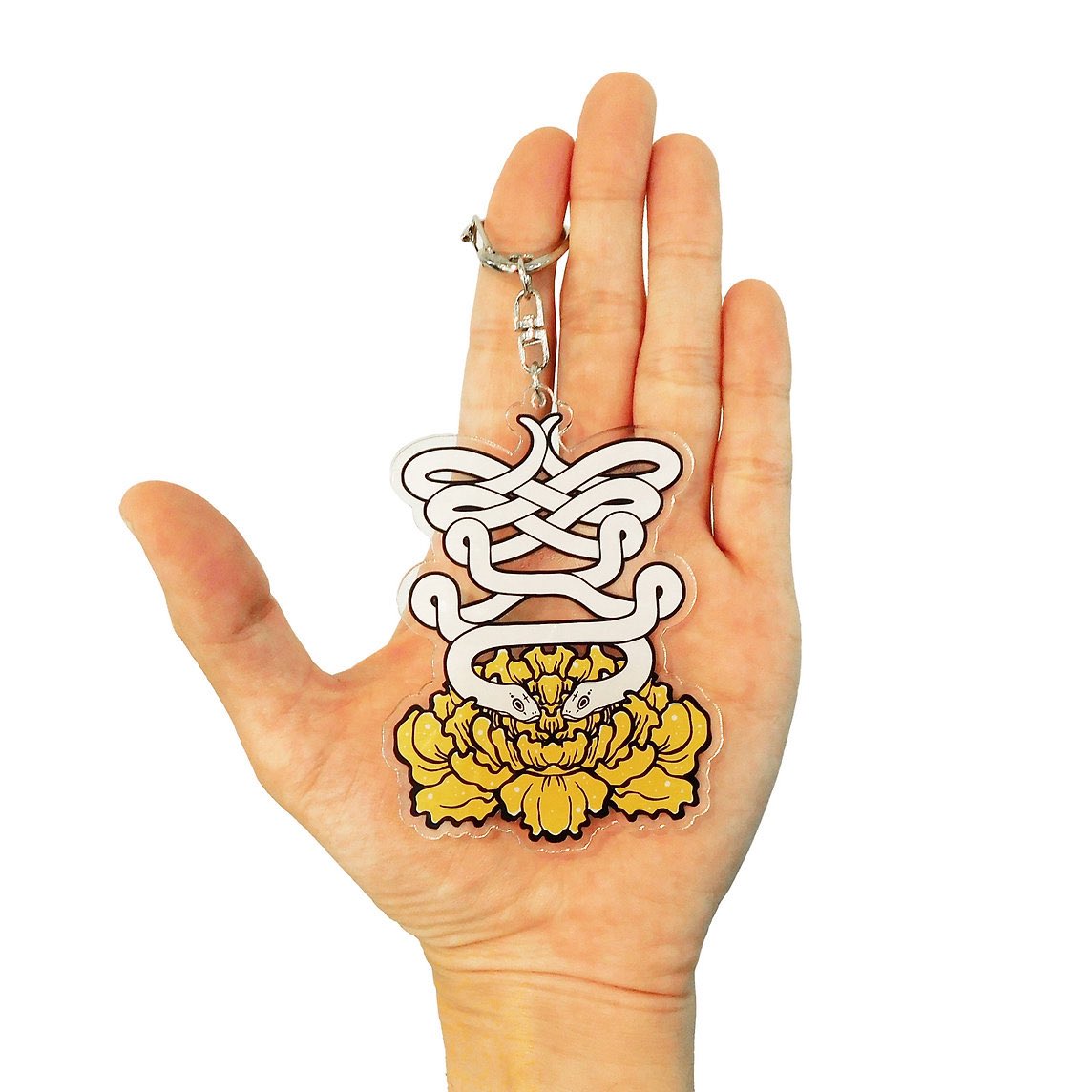 アクキーになりました🐍 白蛇は「神の使い」とされ、金運の向上や商売