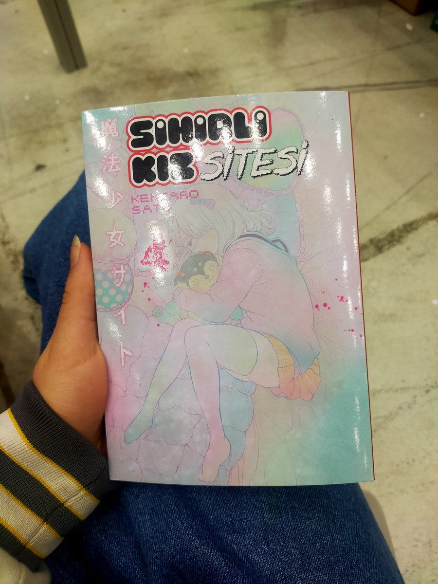 ilk izledigimde kucuk oldugum icin psikolojimi siken serinin mangasini sirf kapagi guzel diye alirkene