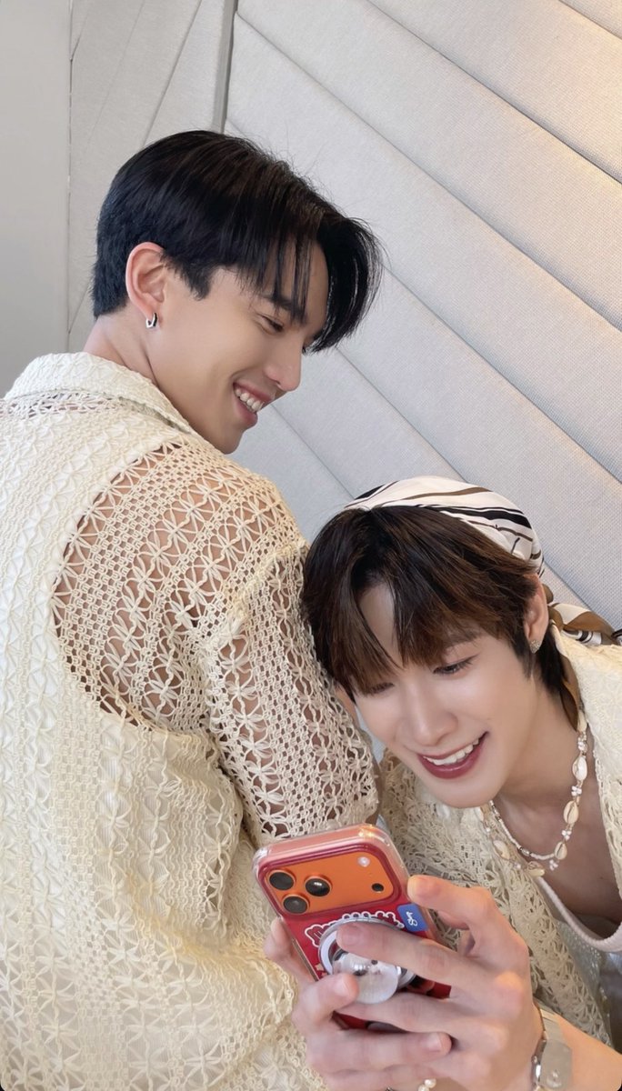 แน้ดสวยอะ ฮืออออออออ ㅜㅡㅜ 

วันนี้ให้ 100ผ่าน หน้าผมชุดลุค ดีหมด ฮืออออ

MAXNAT PRE CHRISTMAS X BW  #MaxNatPreChristmasDaySpecial