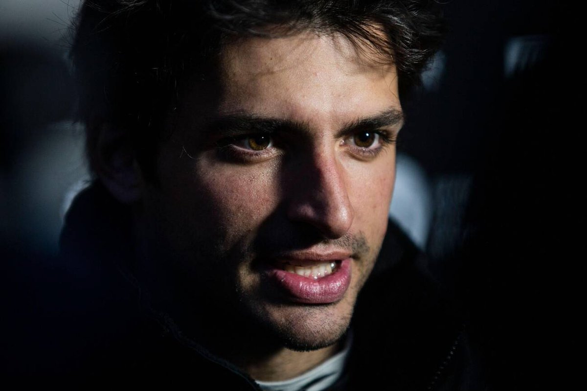 클래식한 까만색이 주는 감동이 있다