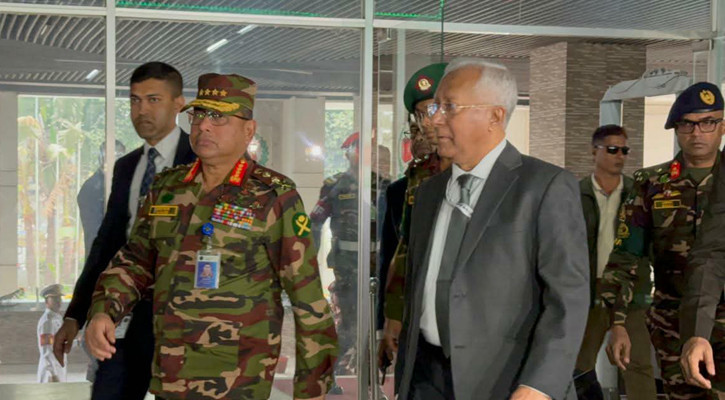 তিন বাহিনীর প্রধানদের সঙ্গে বৈঠকে সিইসি; নির্বাচনের নিরাপত্তায় বিশেষ পরিকল্পনা