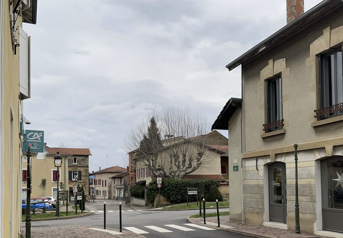 Chaponnay (69) : quatre suspects écroués après deux home-jackings violents sous la menace d'une arme blanche. Une des victimes est une femme de 85 ans

 fdesouche.com/2025/12/21/cha…