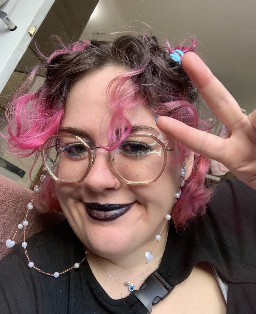 sbnlsd's tweet image. un peu risqué mais certaines femmes sont super culottées quand il s’agit de tailler un homme que cela soit sur sa taille son poid ou je ne sais quel redflag stupide, mais la, tailler un daron de 40 ans tjr en pleine forme mdrrr, surtout toi ma grande tu es très culottée