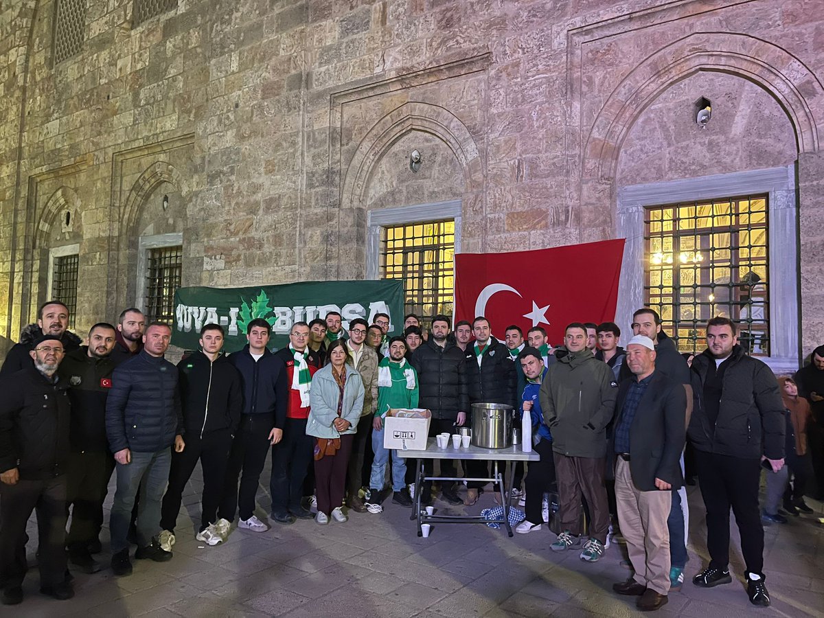 unitimsah's tweet image. Mübarek üç ayların başlangıcı hürmetine ve vatanımız için bugüne kadar canlarını feda eden tüm şehitlerimizin aziz hatırasına, sabah namazının ardından Ünitimsah olarak Ulu Cami’de hemşehrilerimize çorba ikramında bulunduk.

Davetimize iştirak eden Başkanımız Sayın Enes Çelik’e…