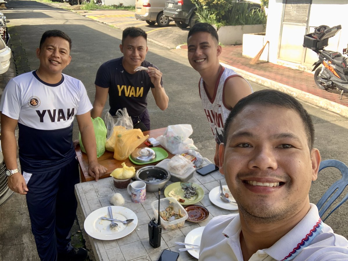 YesJustAJ's tweet image. Tara breakfast sa Labas! Sa labas nga talaga! 😂