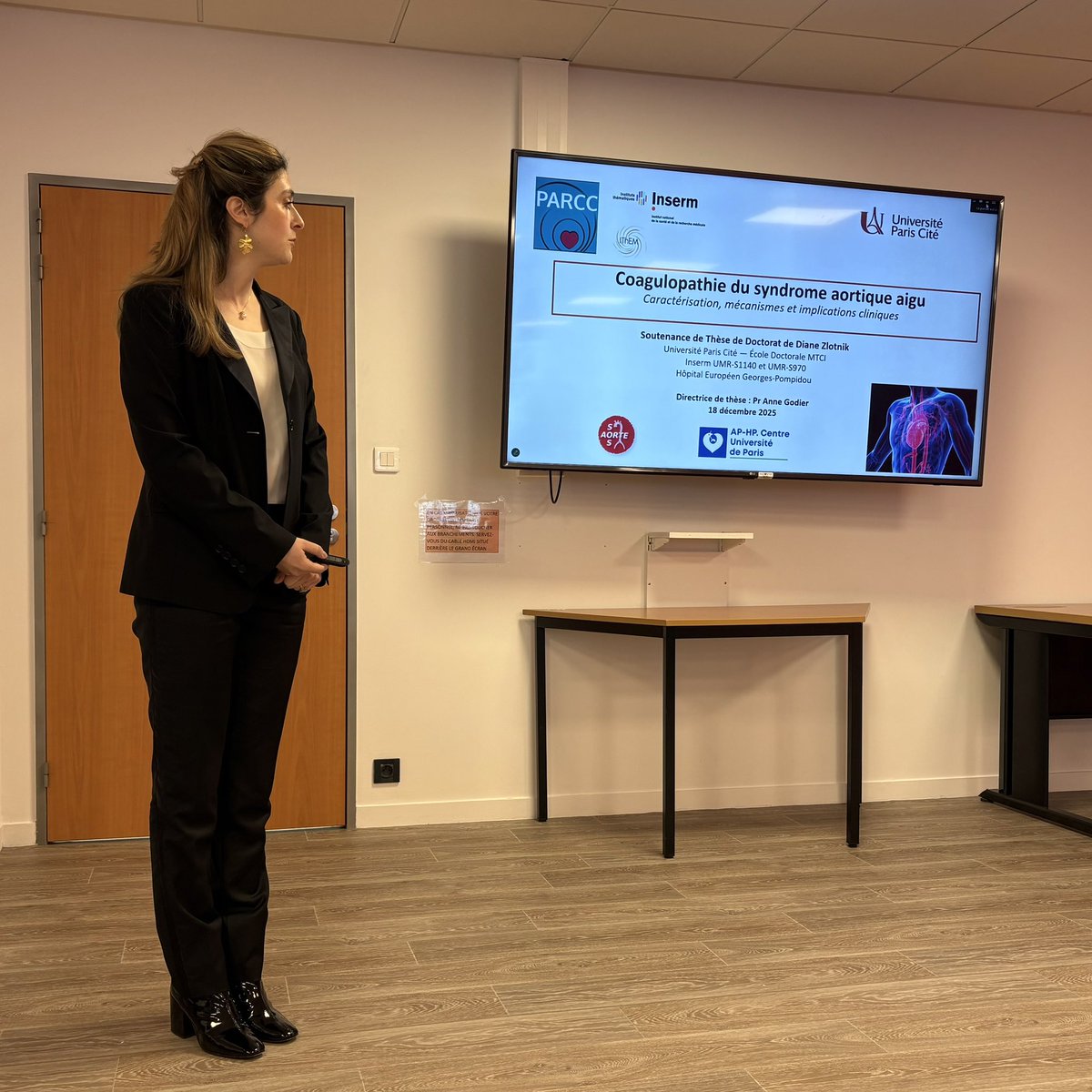 👩🏻‍🎓Soutenance de thèse de doctorat d’Hématologie de la Dre Diane Zlotnik  sur ses travaux centrés sur la coagulopathie des syndromes aortiques aigus,réalisés au <a href="/parcc_inserm/">PARCC-INSERM</a> et à l’<a href="/HopitalPompidou/">Hôpital européen Georges-Pompidou AP-HP</a> ds l’école doctorale #MTCI-ED563. Bravo et félicitations 🎈🎉 <a href="/SFAR_ORG/">SFAR Anesthésie Réanimation</a> <a href="/arcothova/">ARCOTHOVA</a>