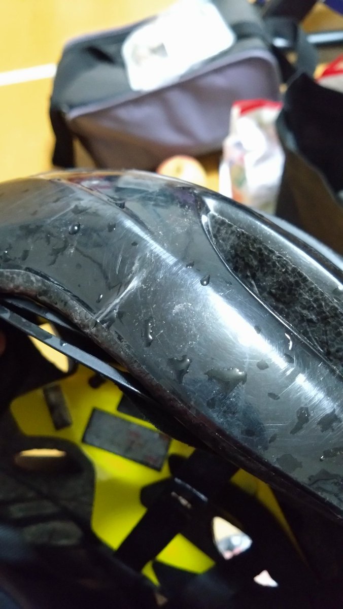 試走で謎落車して、メットめこらせてDNSした
首から背中、鎖骨周りが痛い！腕は上がるから、折れてない……といいなぁ