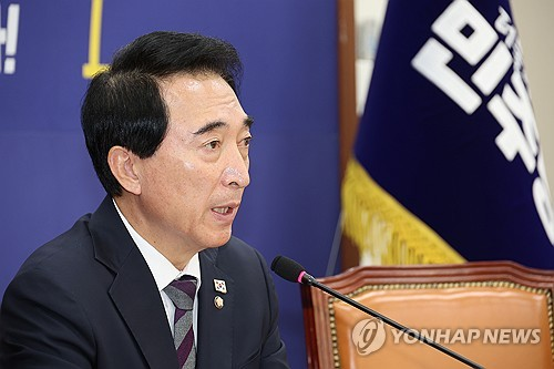 ohmahahm's tweet image. [속보] 민주당 “부동산 공급대책 준비됐다…발표 시점은 종합적 고려” 

더불어민주당은 10·15 부동산 대책의 후속 조치인 주택 공급 방안과 관련해 “당정이 추가 대책 마련을 마쳤다. 시장 상황을 고려해 발표 시점을 결정하겠다”고 밝혔다.

박수현 민주당 수석대변인은 21일 국회에서 열린…