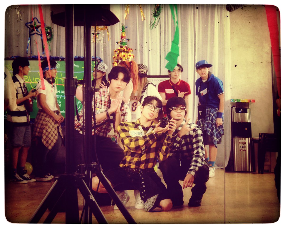 HORI7ON_twt's tweet image. [🐲] KLASMEYTSHZXss, sohwry lat3 upl0ad. h3hE..
gumaw4h kaseh aku0h ng c011agë.....

🎄... MALIGAYANG PASKO! .....🎄

- Bhoskzzzz_V1Ņci #11

#HORI7ON #호라이즌 #VINCI #빈치