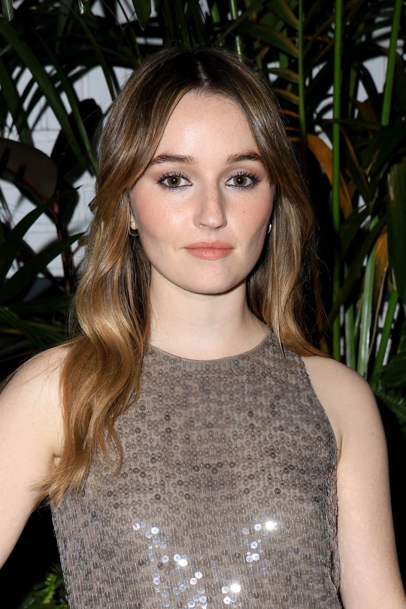 celebcrush4922's tweet photo. Happy Birthday Kaitlyn Dever 🎂🌸
#HappyBirthday #Kaitlyn #Dever #KaitlynDever #HBDKaitlynDever #HappyBirthdayKaitlynDever https://t.co/XOgpSl4N40