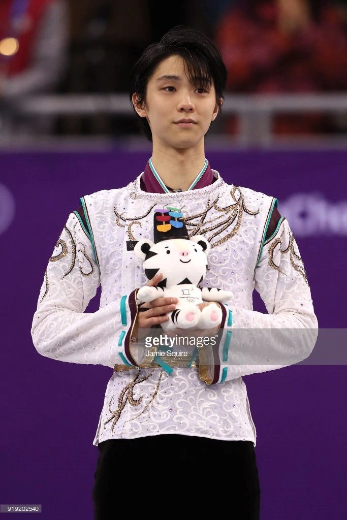 Yuzuru Hanyu is the first men's single skater in 66 years since Dick Button to win back-to-back Olympic titles (2014, 2018) 🥇🥇
#羽生結弦 #YuzuruHanyu