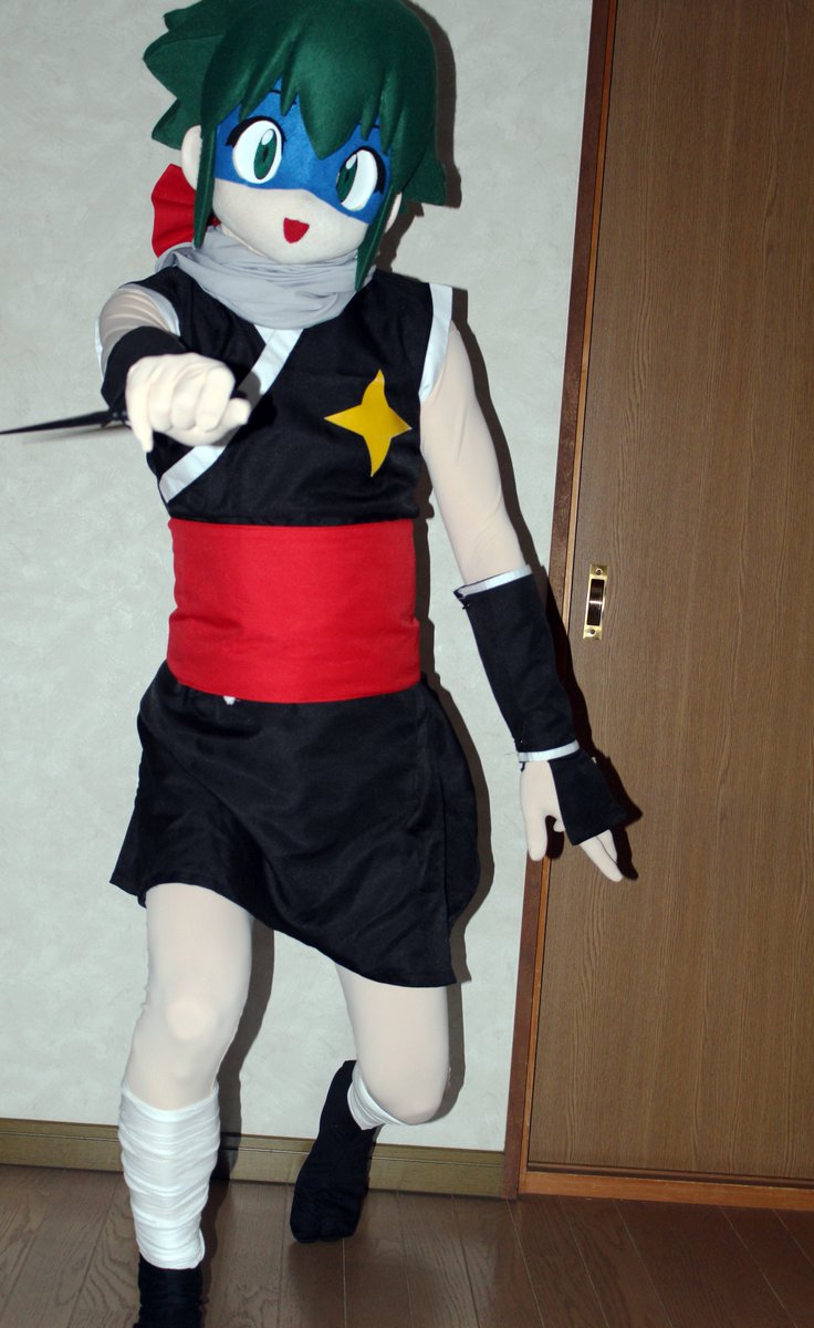 小雪ちゃん着てみました。キャラとフラッシュたいたせいか2000年代に撮った写真味が…