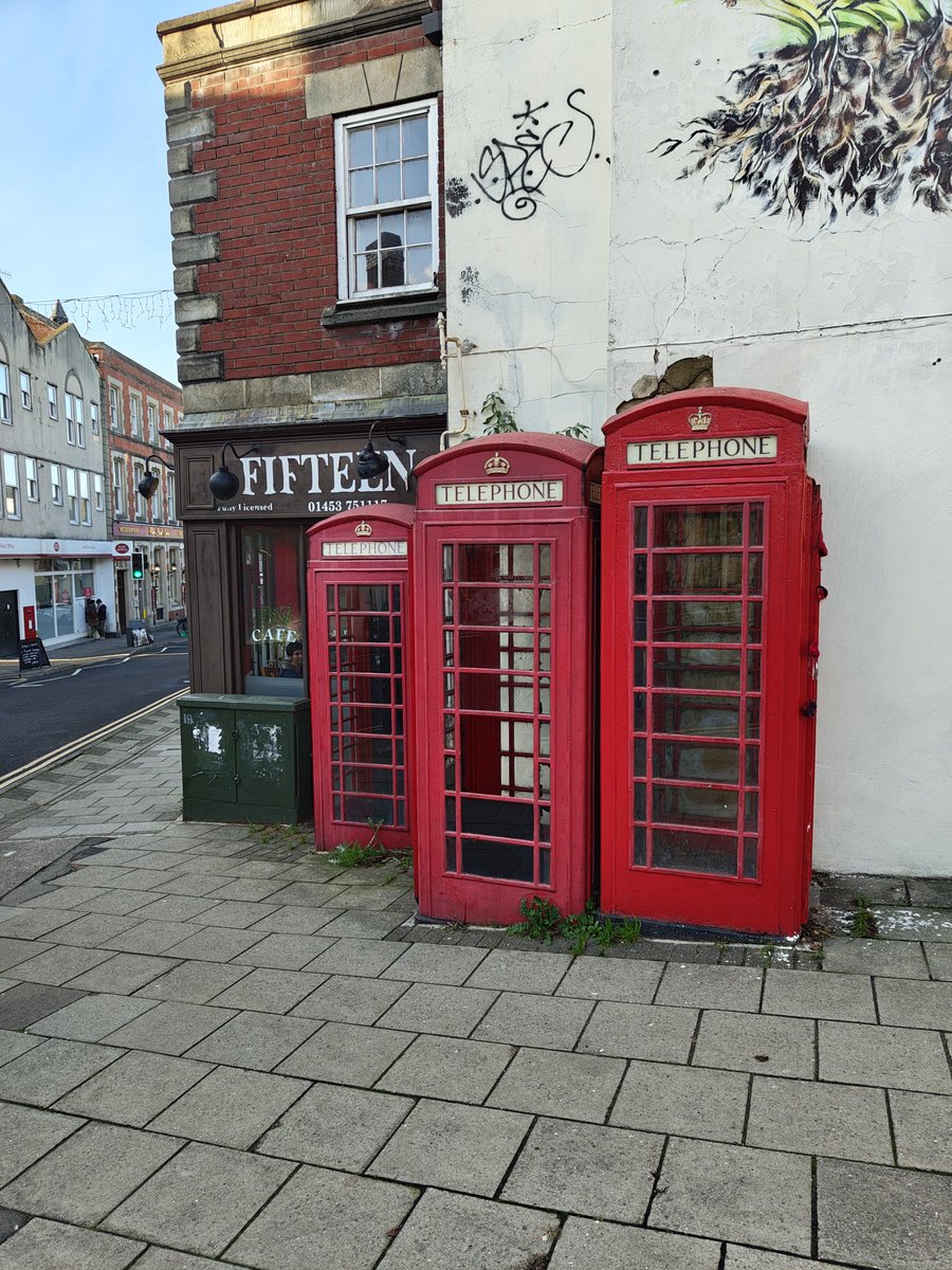 tetuan22s's tweet image. It's the Class System sketch in #phonebox form #Stroud