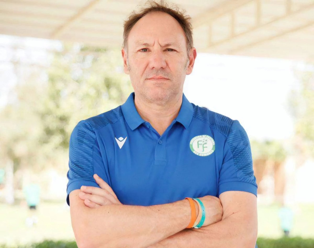 _BeFootball's tweet image. 🚨 𝗟𝗘 𝗦𝗘́𝗟𝗘𝗖𝗧𝗜𝗢𝗡𝗡𝗘𝗨𝗥 𝗗𝗘𝗦 𝗖𝗢𝗠𝗢𝗥𝗘𝗦 𝗣𝗥𝗘́𝗩𝗜𝗘𝗡𝗧 𝗟𝗘 𝗠𝗔𝗥𝗢𝗖 🇲🇦🫣: 

Cusin 🗣️ : « Si vous avez une Ferrari et une Fiat 500 sur une ligne droite, la Fiat est mal 𝗠𝗔𝗜𝗦 𝗦𝗜 𝗢𝗡 𝗟’𝗘𝗠𝗠𝗘̀𝗡𝗘 𝗦𝗨𝗥 𝗨𝗡 𝗔𝗨𝗧𝗥𝗘, 𝗟𝗔 𝗙𝗘𝗥𝗥𝗔𝗥𝗜…