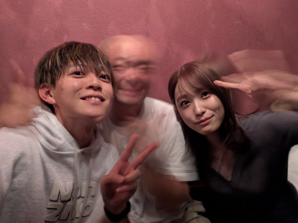 これは日付変わって誕生日迎える瞬間、
0時00分ちょうどに撮った写真📸

あばれる君ブレすぎ！！！！笑